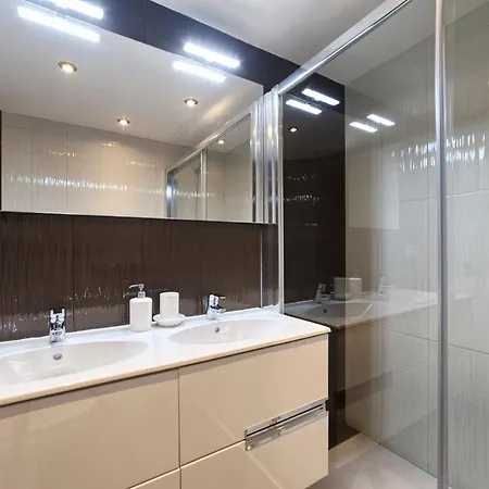 Second Line Apartment *